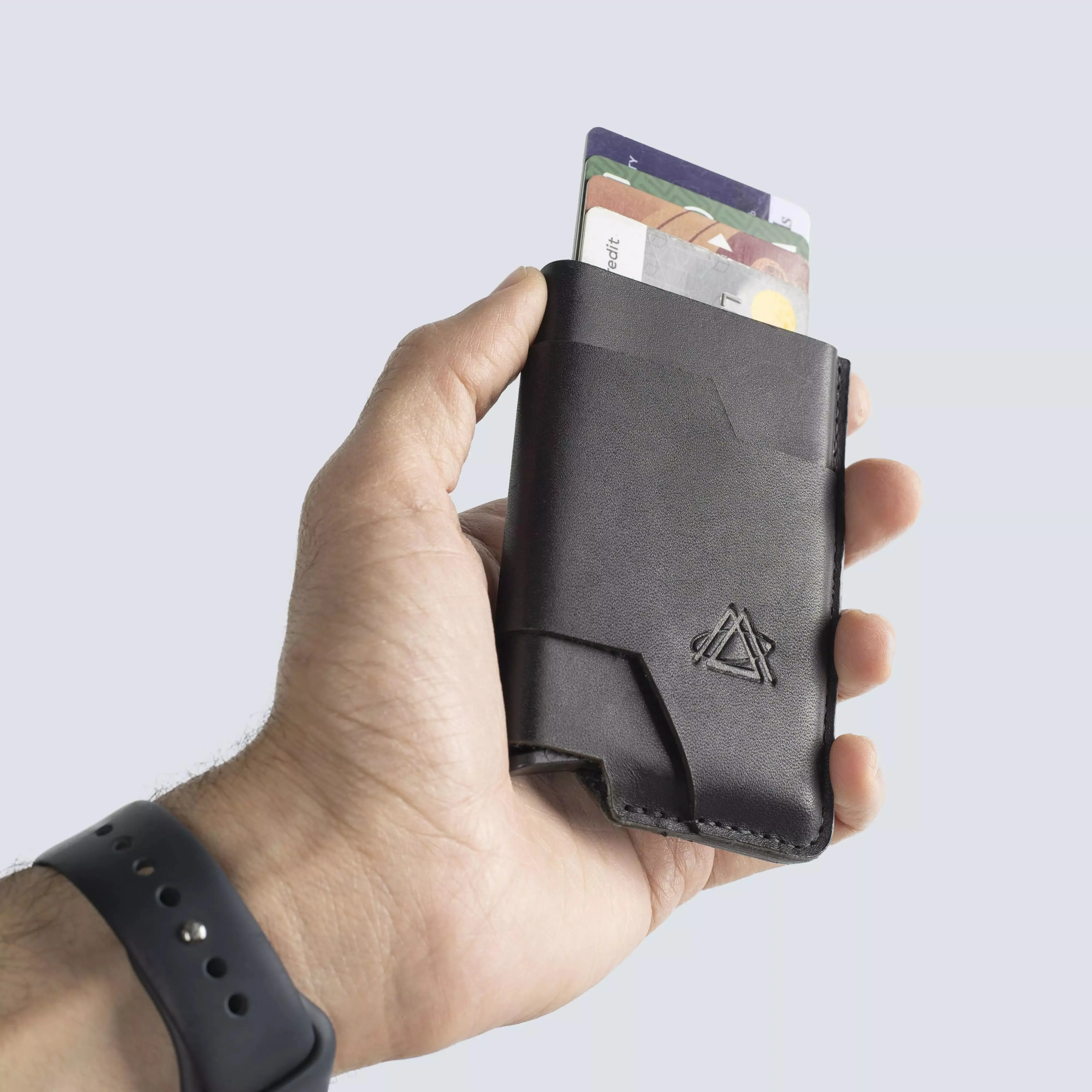 بوب اب - حافظة كروت من الجلد الطبيعي الأصلي مصنوعة يدويًا مع خاصية حماية RFID -اسود