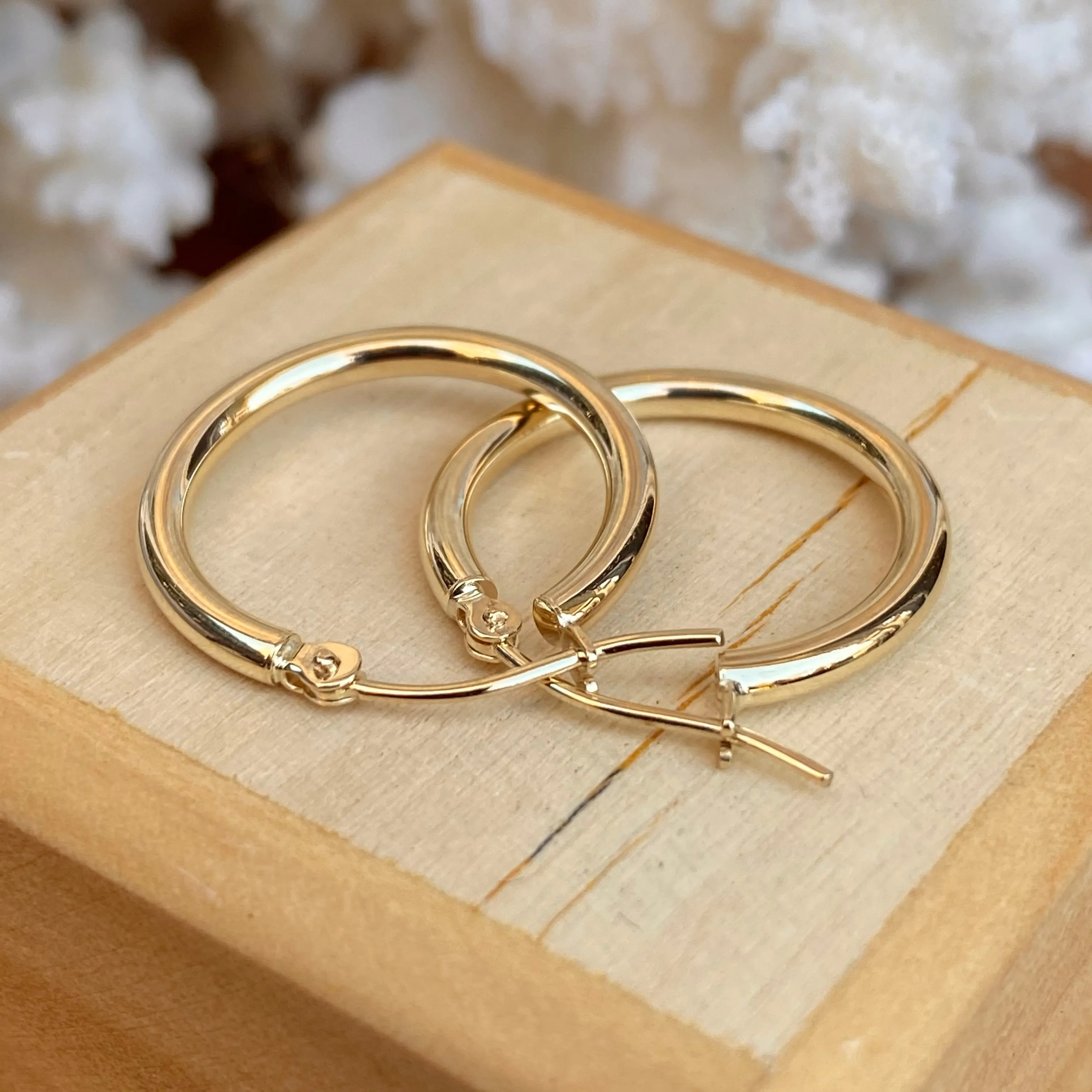 10KT Yellow Gold Polished 2mm Tube Hoop Earrings 20mm