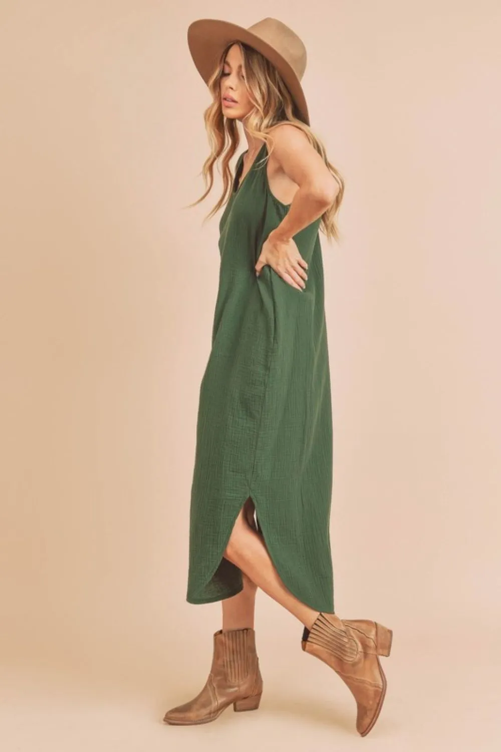 Aemi   Co Round Neck Midi Tank Dress with Pockets