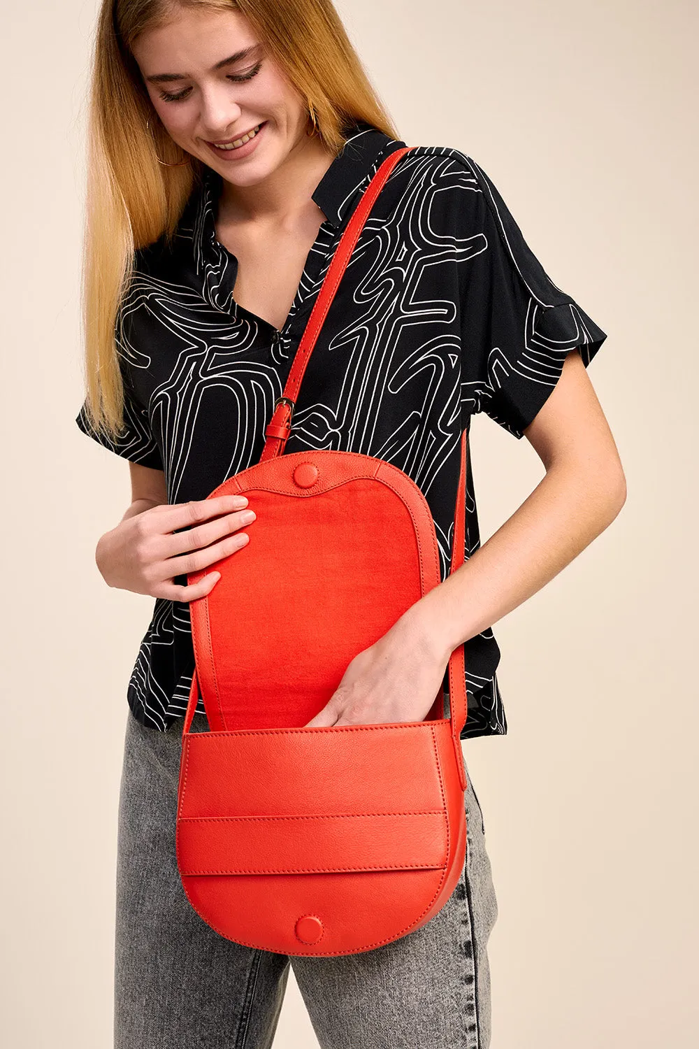 ALIBY - Sac besace orange foncé en cuir lisse - petit modèle