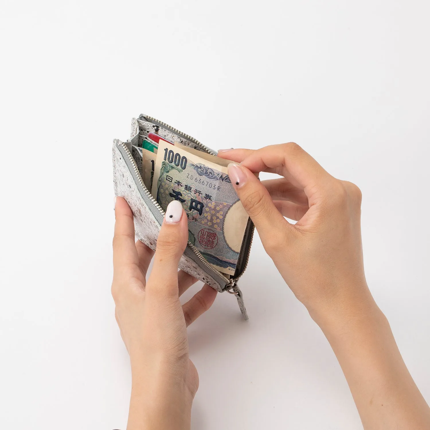 CRONY. | クルニー　【MIKAGE】Half Zip Wallet Small