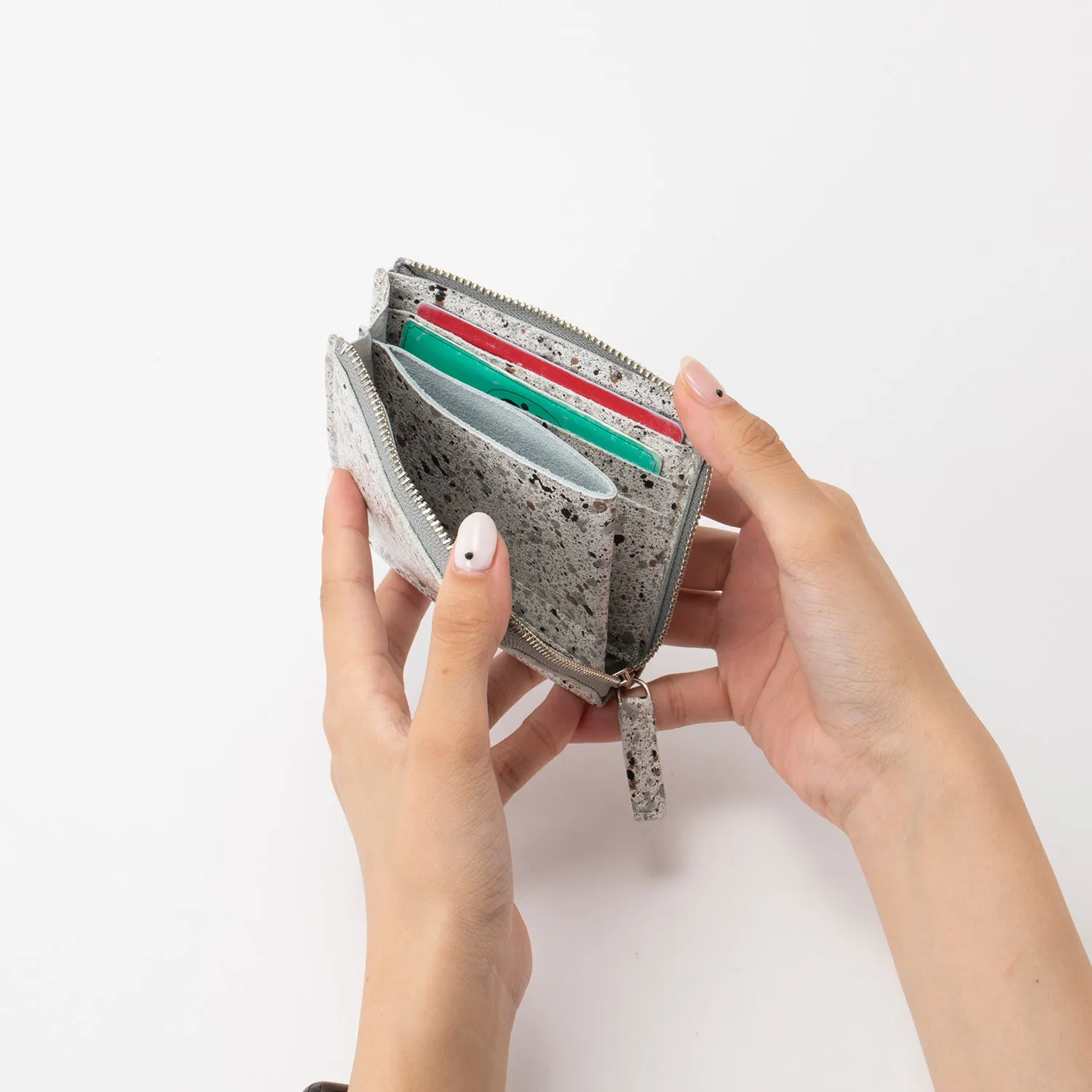 CRONY. | クルニー　【MIKAGE】Half Zip Wallet Small