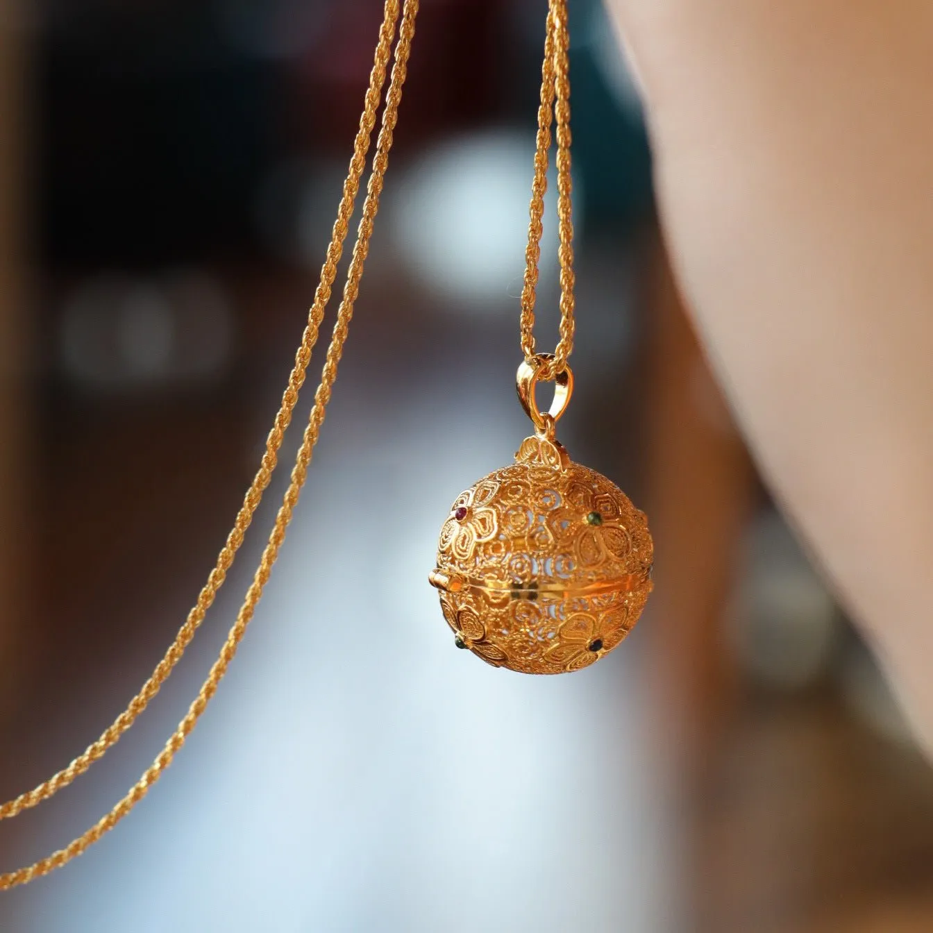 Flower Ball Locket Necklace (Solid Silver)