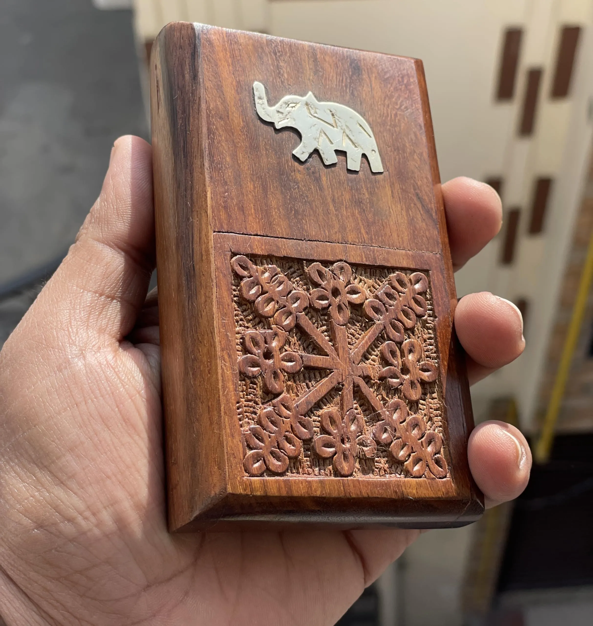 KESHA SPREE Rosewood Sheesham Wood Pocket Cigarette Case Holder Stand (4.75 x 2.75 x 1.25 inch, Brown), Perfect to Keep 10 Cigarettes