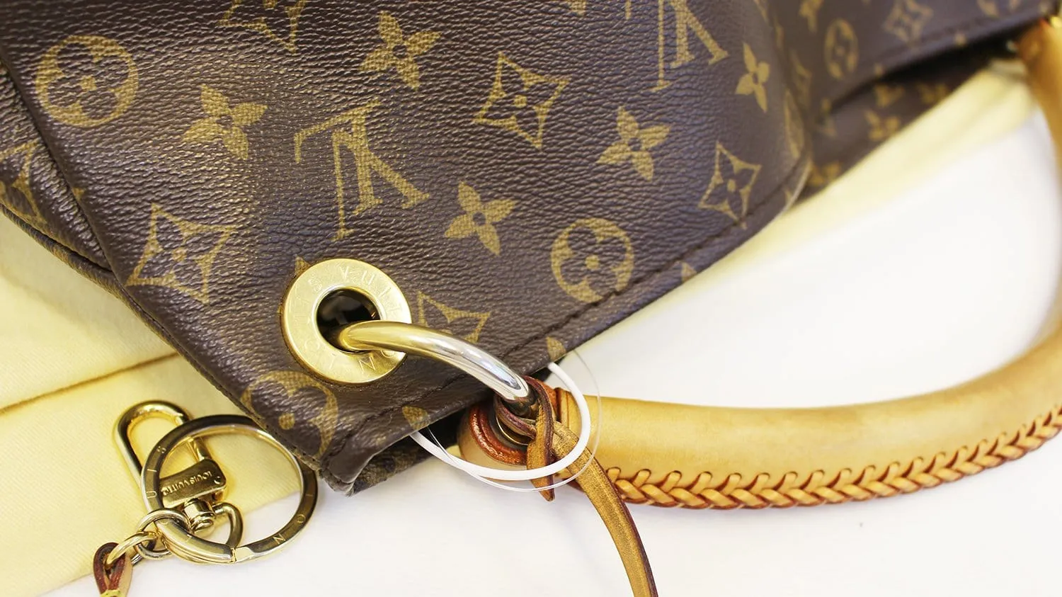 LOUIS VUITTON Artsy MM Monogram Canvas Tote