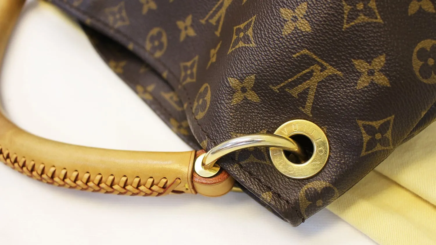LOUIS VUITTON Artsy MM Monogram Canvas Tote