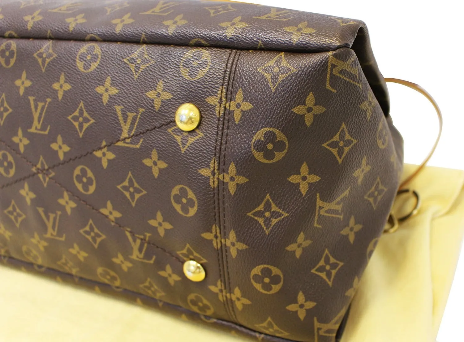 LOUIS VUITTON Artsy MM Monogram Canvas Tote