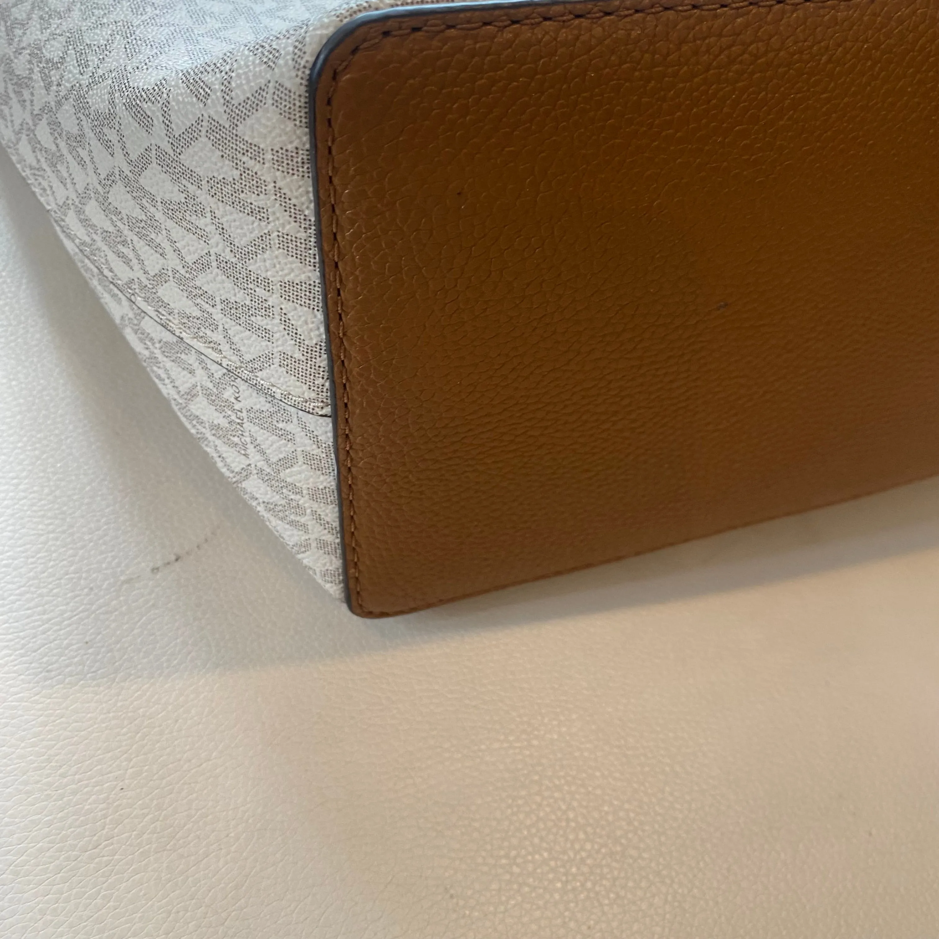 MICHAEL KORS Karson Large Signature Carryall Tote Vanilla/Acorn