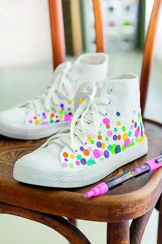 Posca PC - 5M Medium Bullet Tip - Wallet of 8 Standard Colours