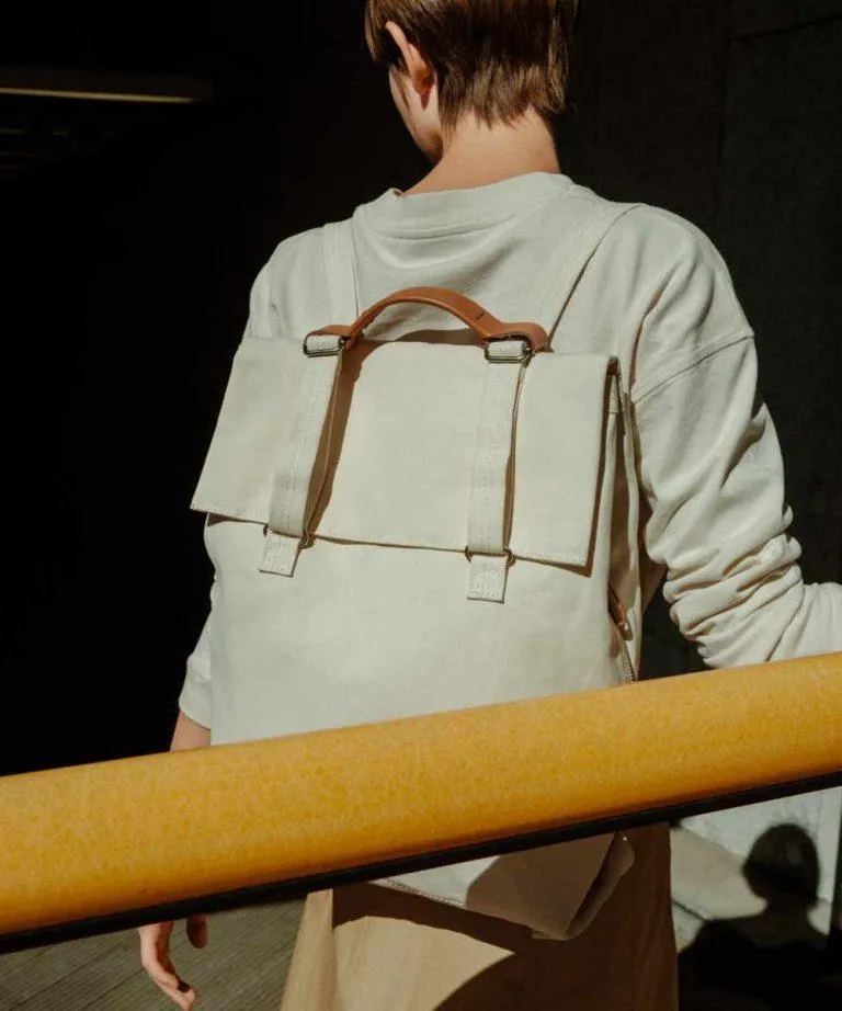 Qwstion Flap Tote Small Bananatex®