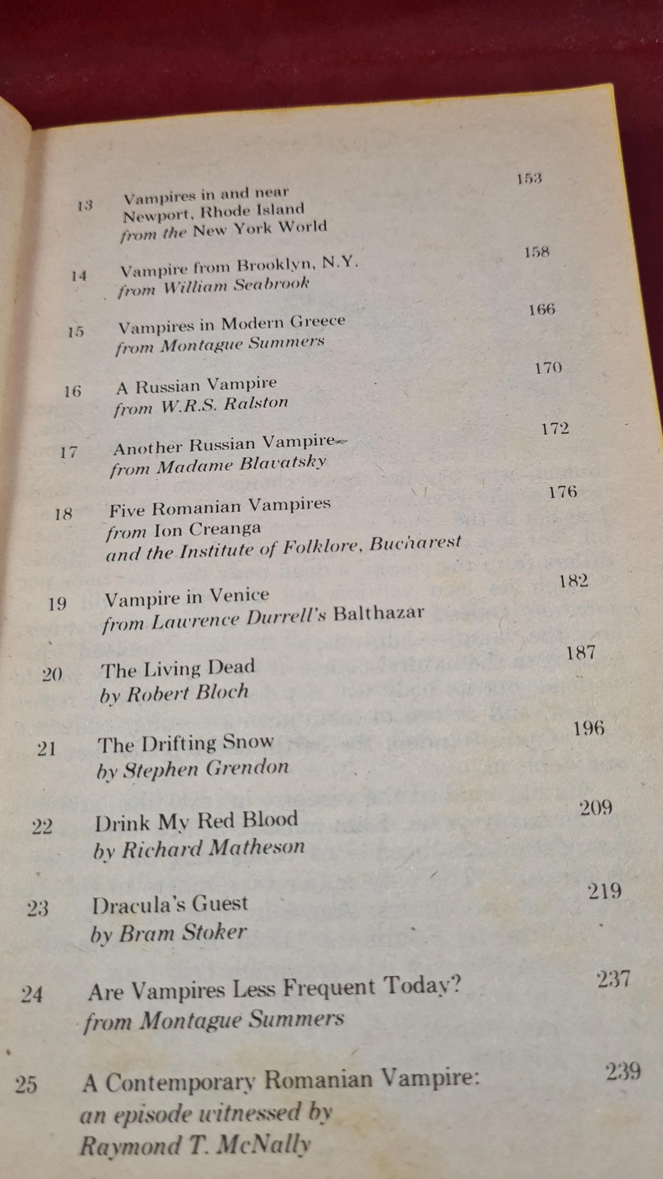 Raymond T McNally - A Clutch of Vampires, Warner, 1975, First Paperbacks Edition
