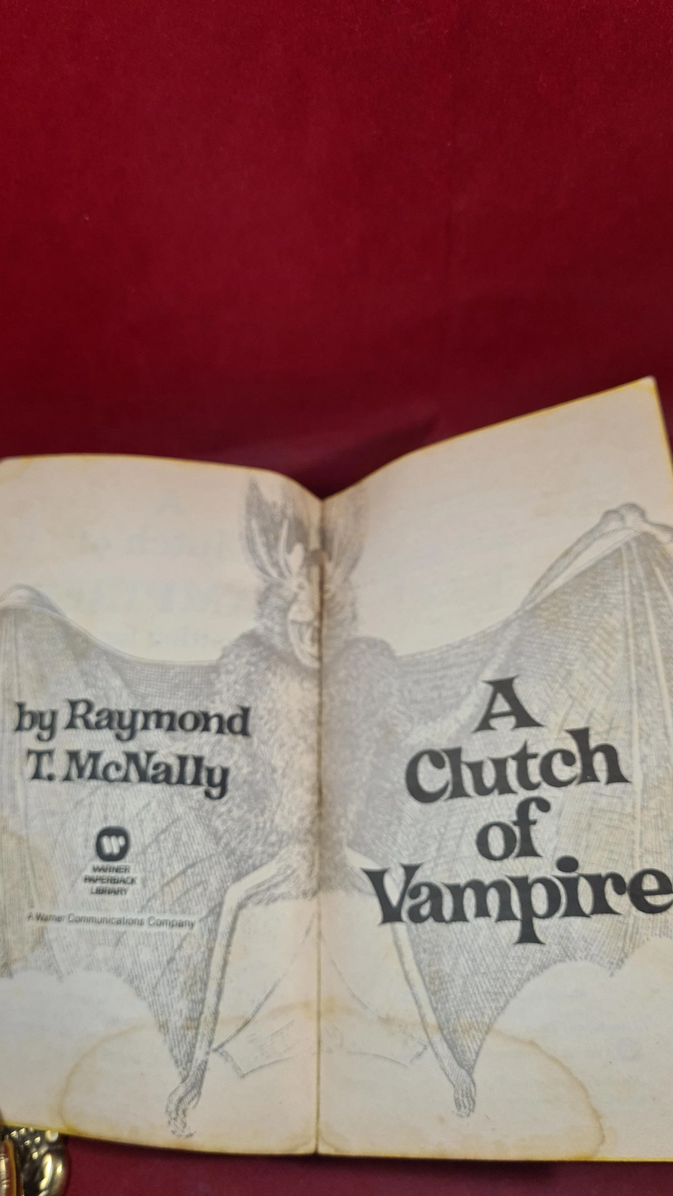 Raymond T McNally - A Clutch of Vampires, Warner, 1975, First Paperbacks Edition