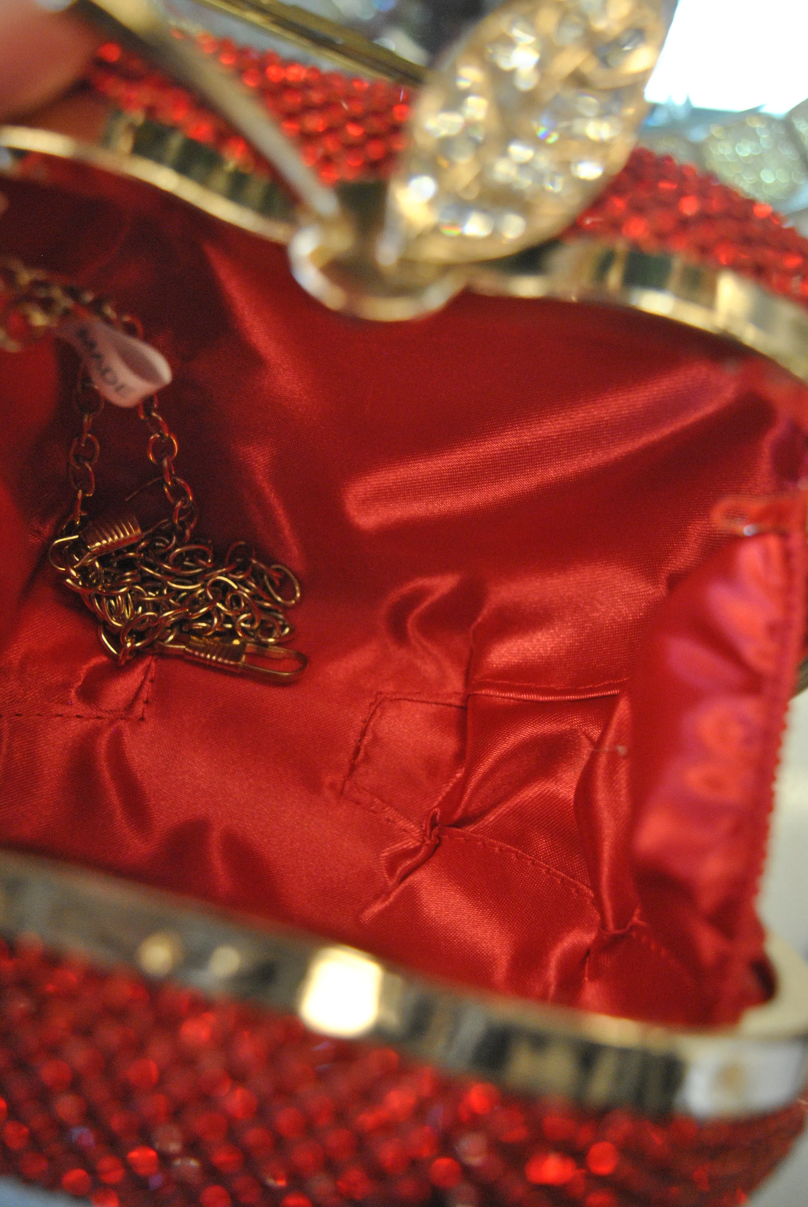 RED CRYSTALS APPLE SHAPE CLUTCH