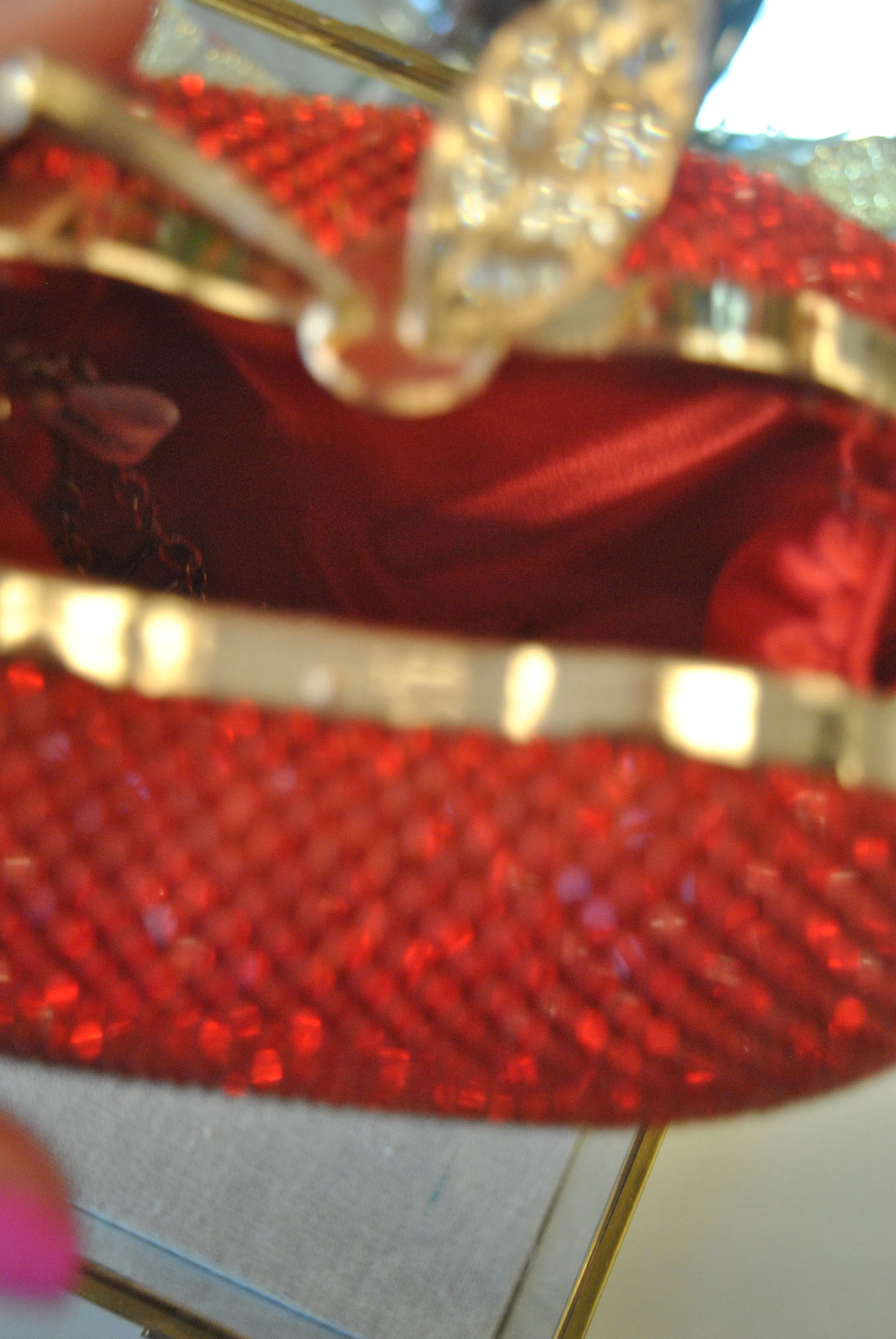 RED CRYSTALS APPLE SHAPE CLUTCH